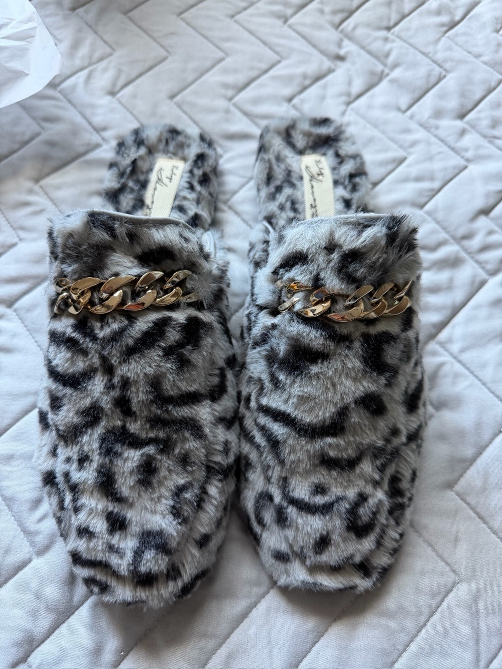 NWT Vintage Havana Faux Fur Leopard Print Slip-On Mules with Silver Chain